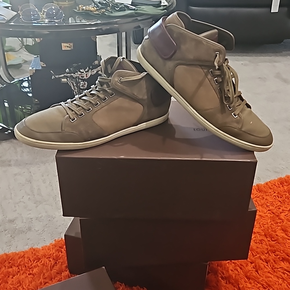 Louis Vuitton men sneakers light brown